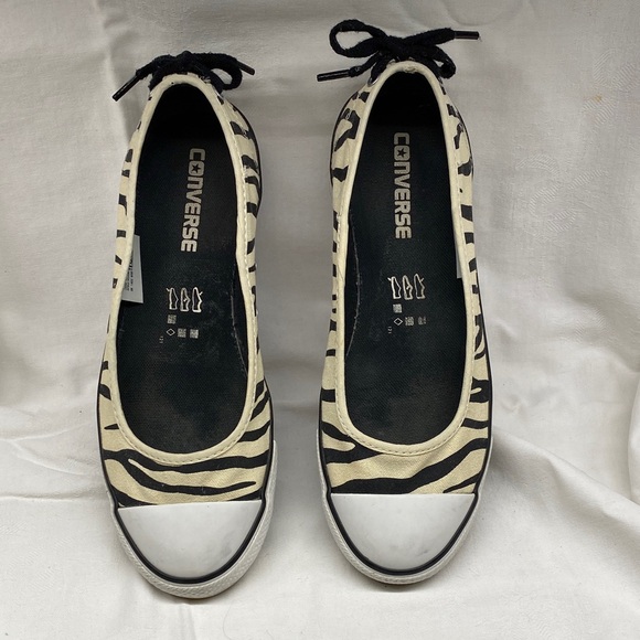 Women’s Converse tiger stripe beige/yellow black slip on flats size 8 - Picture 1 of 11